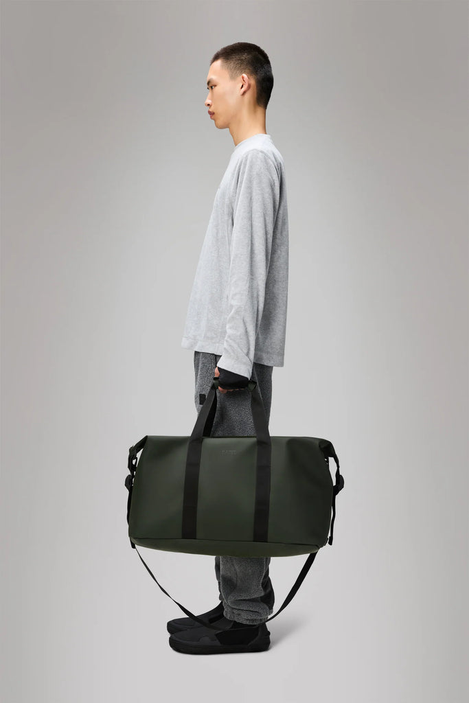 RAINS HILO WEEKEND BAG VERDE - Ghiglino1893