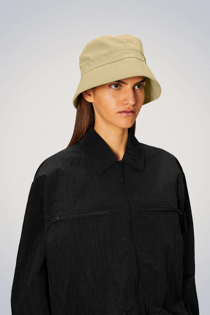 BUCKET HAT IMPERMEABILE RAINS BEIGE SAND - Ghiglino1893