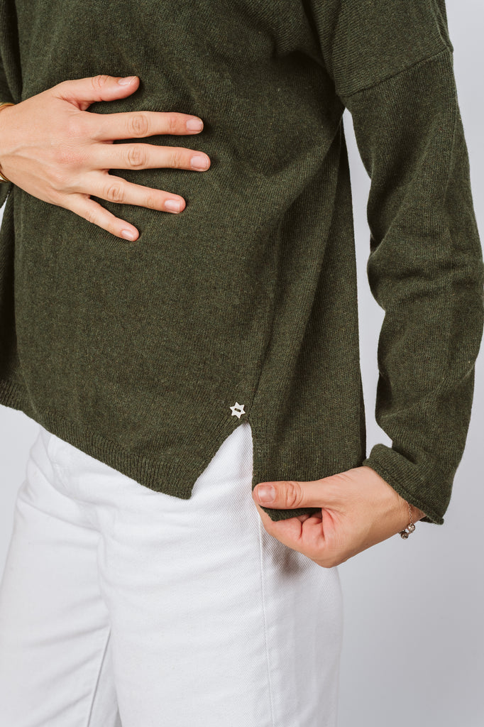 MAGLIONE "STAR" COLLO ALTO OVER BOTTONI STELLINA - Ghiglino1893