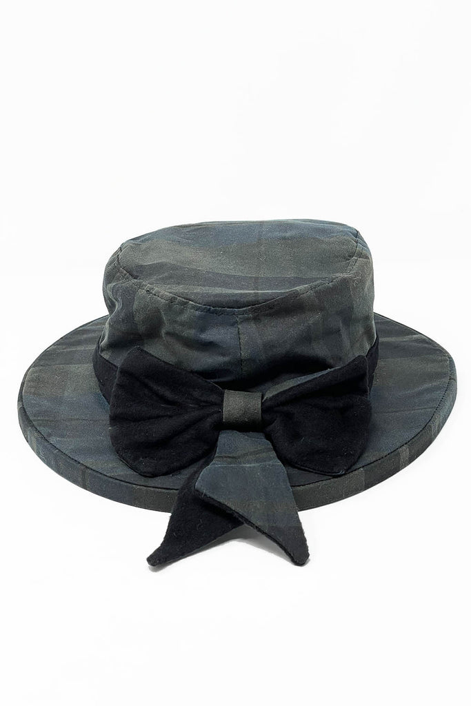 CAPPELLO BLACKWATCH CERATO IMPERMEABILE CON FIOCCO TARTAN - Ghiglino1893