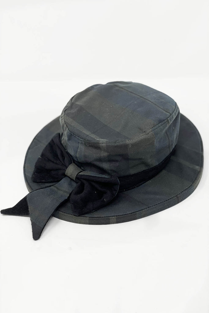 CAPPELLO BLACKWATCH CERATO IMPERMEABILE CON FIOCCO TARTAN - Ghiglino1893